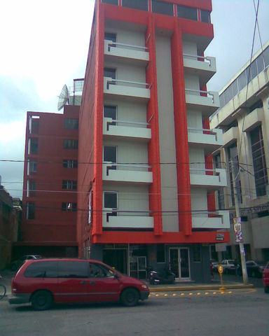 completamente de frente